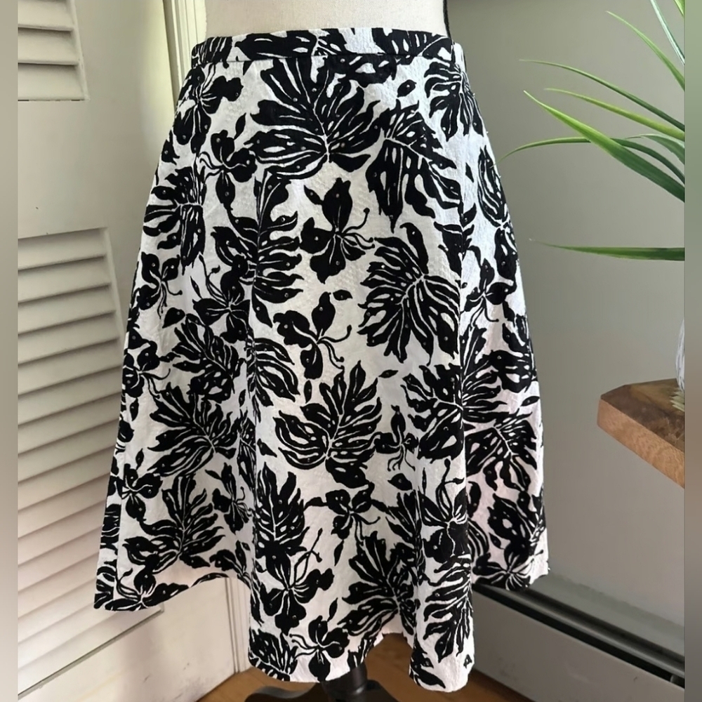 LAFAYETTE 148 Black & White Floral A-Line Skirt size 10